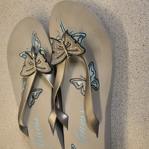 Guess Brand Grey Flip Flops With Grey & Rhinestone Butterflies- Size 10 - Picture 4 of 7